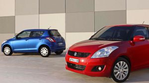 Suzuki Swift hai màu trắng và đỏ