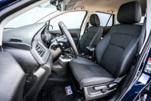 Cao cấp nhất là bản Top có cảm biến đỗ xe trước/sau, la-zăng hợp kim 2 màu, hệ thống hỗ trợ phanh radar và kiểm soát hành trình thích ứng. 2 tính năng cuối cùng là trang thiết bị hoàn toàn mới của dòng Suzuki S-Cross.