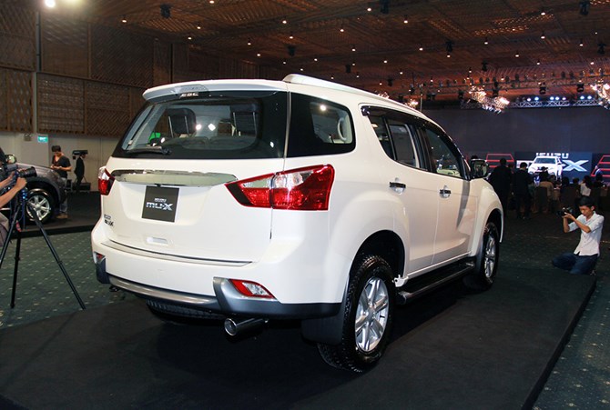 Isuzu MU-X định giá 899 triệu đồng, đối đầu Toyota Fortuner - ảnh 5