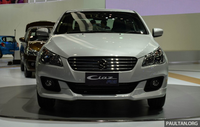 Suzuki Ciaz là mẫu xe cỡ nhỏ và giá rẻ đã lần đầu tiên được giới thiệu tại thị trường Thái Lan trong triển lãm Bangkok 2015 diễn ra vào hồi tháng 3 đầu năm. Đến nay, trong triển lãm xe quốc tế Thái Lan 2015, hãng Suzuki tiếp tục giới thiệu phiên bản thể thao hơn của Ciaz mang tên RS với người tiêu dùng tại xứ sở chùa tháp.